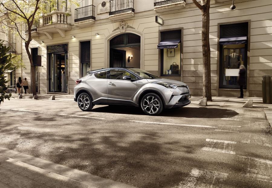  Toyota C-HR Hybrid 2016 года  (WW) (фото 24 из 31)